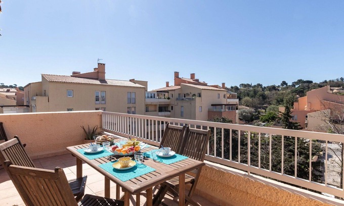 Le Pradet Apartment | Nice apartment for 4 guests with A/C, WIFI, TV, terrace, panoramic view and parking