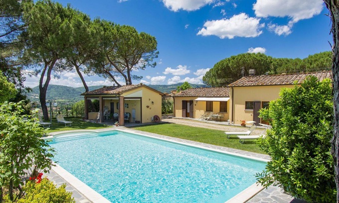 Bucine Apartment | Nice apartment for 4 guests with pool, WIFI, TV, terrace, pets allowed and parking