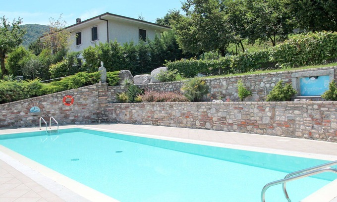 Voiandes Apartment | Nice apartment for 4 guests with pool, WIFI, TV, patio and pets allowed
