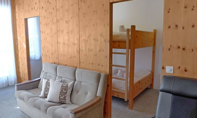 Celerina-Schlarigna Apartment | Nice apartment for 4 people with WIFI, TV, balcony, pets allowed and parking