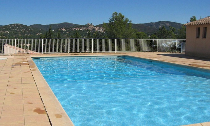 Cogolin Apartment | Nice apartment for 4 people with WIFI, A/C, pool, TV, patio, pets allowed and panoramic view