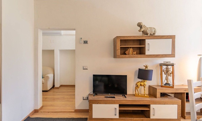 Trezzone Apartment | Nice apartment for 4 people with WIFI, A/C, TV and patio