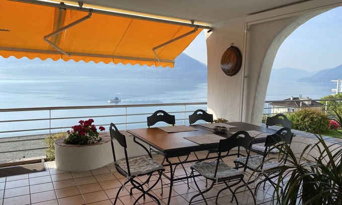 Brissago Apartment | Nice apartment for 5 people with hot tub, WIFI, TV, patio and panoramic view