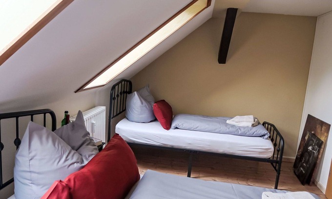 Waltersdorf Apartment | Nice apartment for 5 guests with WIFI, TV and pets allowed