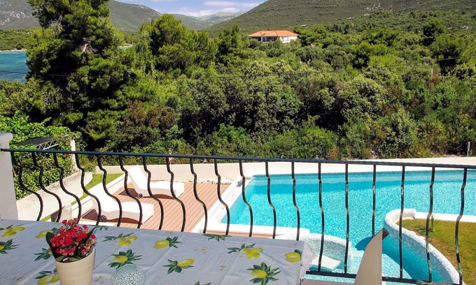 Mali Ston Apartment | Nice apartment for 5 people with pool, A/C, WIFI, TV, terrace, pets allowed and parking