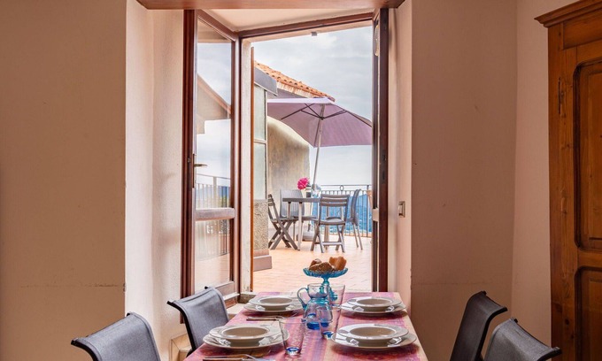 Maccagno Apartment | Nice apartment for 5 people with TV, terrace and pets allowed