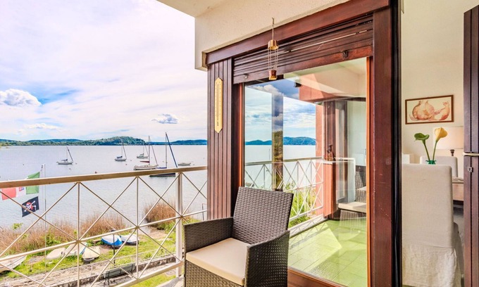 Monvalle Apartment | Nice apartment for 5 guests with WIFI, pool, TV, balcony, pets allowed and parking