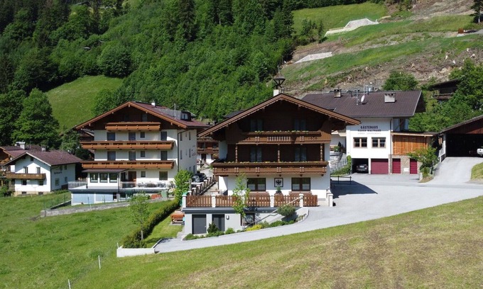 Schwendau Apartment | Nice apartment for 6 guests with WIFI, TV, balcony, pets allowed and parking