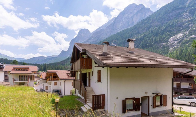 Penia Apartment | Nice apartment for 6 guests with WIFI, TV, patio, pets allowed and parking
