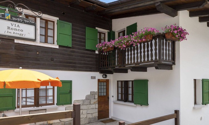 Macugnaga Apartment | Nice apartment for 6 guests with TV, balcony, pets allowed and panoramic view