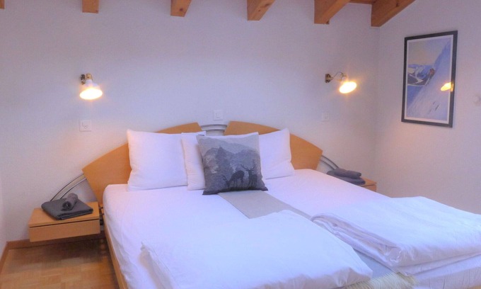 Taesch Apartment | Nice apartment for 6 guests with WIFI, TV, balcony and parking
