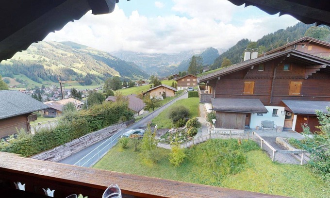 Lenk Apartment | Nice apartment for 6 guests with TV, balcony and pets allowed