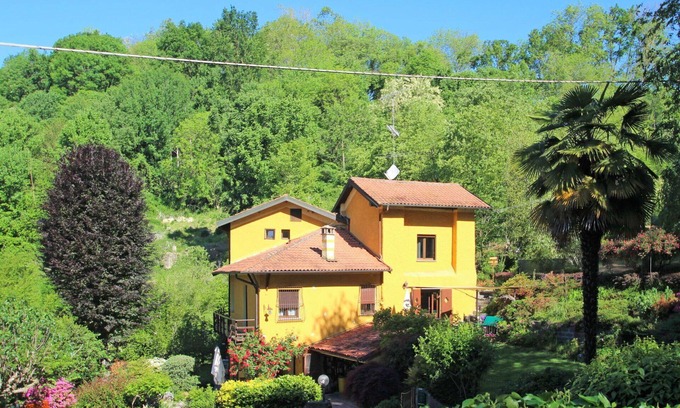 Oleggio Castello Apartment | Nice apartment for 6 guests with WIFI, TV, terrace and pets allowed