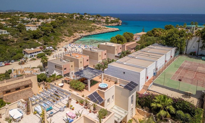 Cala Romantica Apartment | Nice apartment for 6 people with A/C, hot tub, pool, TV, terrace and parking