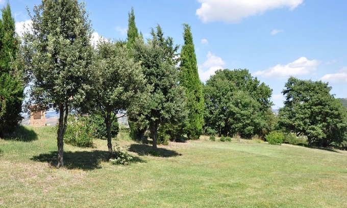 Il Poggio Apartment | Nice apartment for 6 people with WIFI, pool, TV, patio, pets allowed and panoramic view
