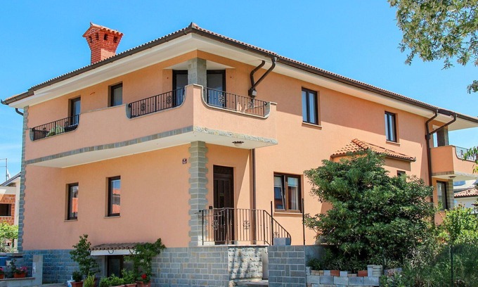 Izola Apartment | Nice apartment for 6 people with WIFI, A/C, TV and balcony