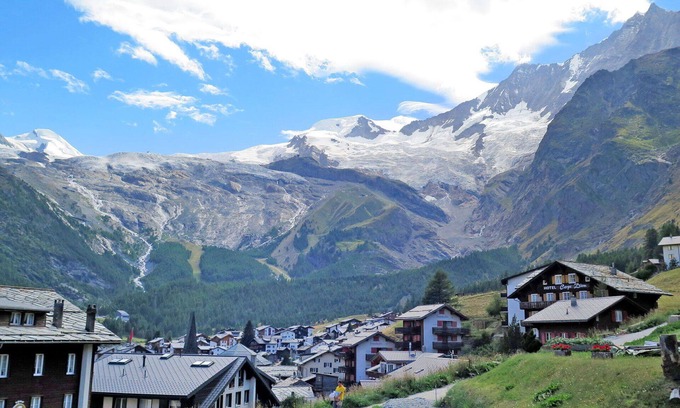 Saas-Fee Apartment | Nice apartment for 8 people with WIFI, TV, balcony and pets allowed