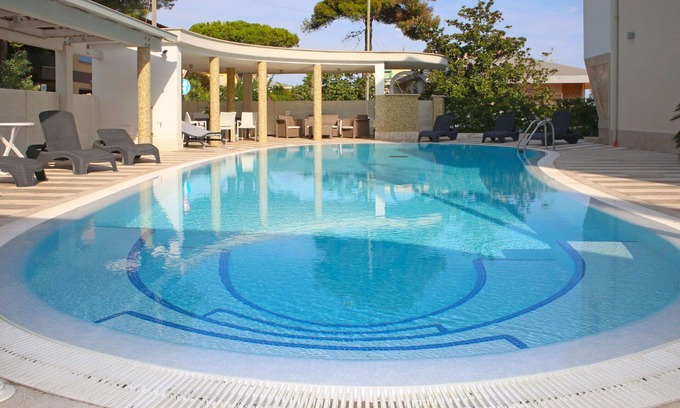 Terracina Apartment | Nice apartment for 8 people with pool, A/C, WIFI, TV, balcony and pets allowed