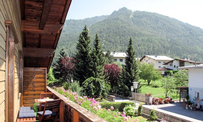 Prutz Apartment | Nice apartment for 6 guests with WIFI, TV, terrace, pets allowed and parking
