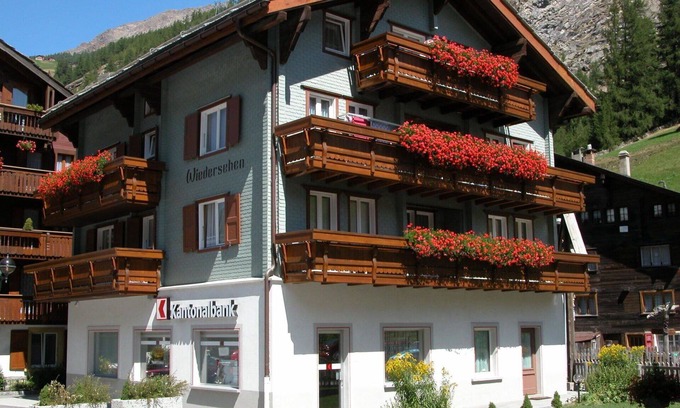 Saas Grund Apartment | Nice apartment for 4 guests with WIFI, TV, balcony and pets allowed