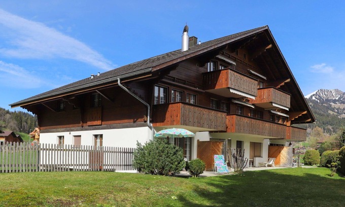Zweisimmen Apartment | Nice apartment for 4 guests with WIFI, TV and terrace