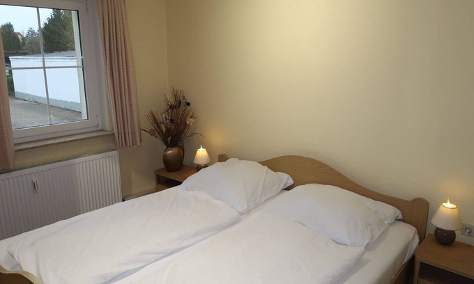 Schiffdorferdamm Apartment | Nice apartment for 4 people with WIFI, TV and pets allowed