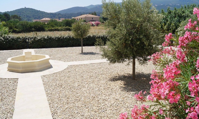 Macinaggio Apartment | Nice apartment for 4 guests with A/C, TV, terrace, pets allowed and parking