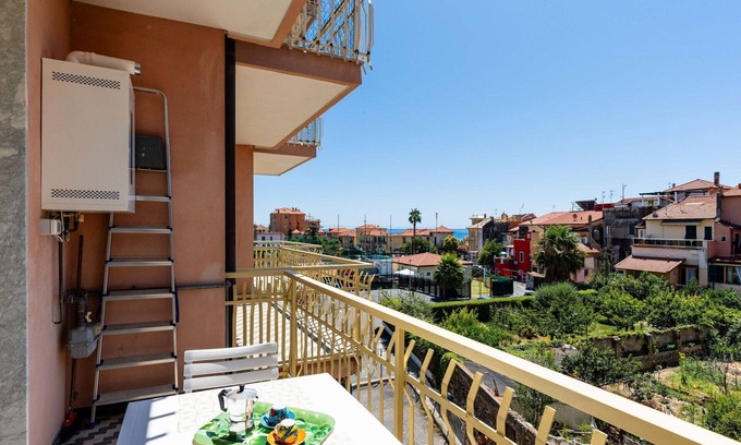 Riva Ligure Apartment | Nice apartment for 5 people with WIFI and balcony