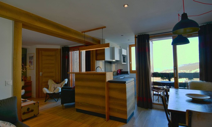 Meribel-Mottaret Apartment | Nice apartment. 3 Méribel Mottaret bedrooms. Ski-in ski-out