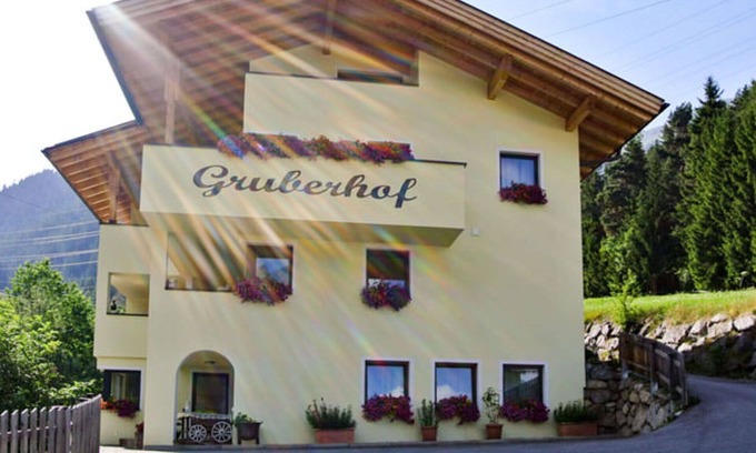Sankt Anton am Arlberg Villa | Nice apartment in villa for 4 people with WIFI, TV, pets allowed and parking