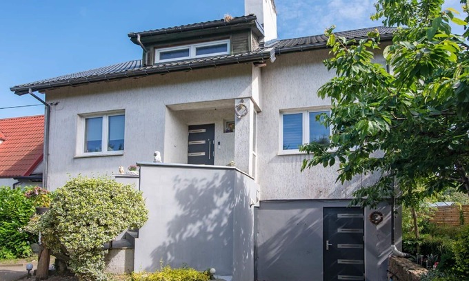 Koszalin House | Nice apartment in villa for 10 people with WIFI, TV, patio, pets allowed and parking