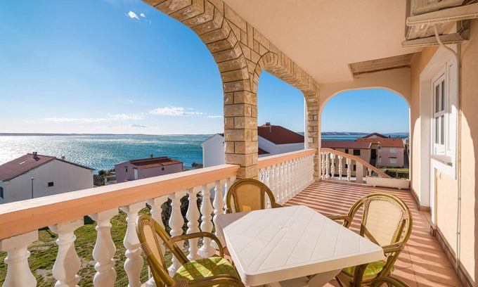 Rtina Apartment | Nice apartment in Rtina with WiFi