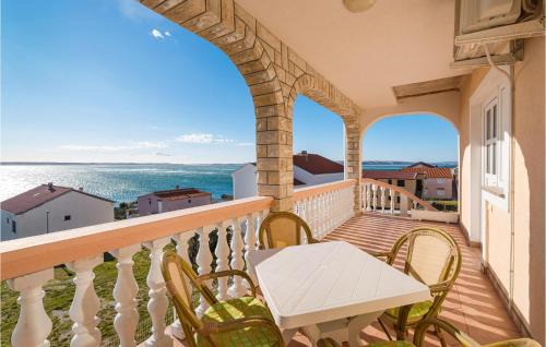 Rtina Apartment | Nice Apartment In Rtina With Wifi