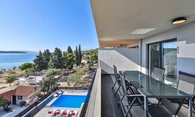 Seget Donji Apartment | Nice apartment in Seget Donji