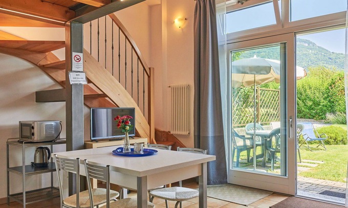Dongo House | Nice apartment in villa for 4 guests with A/C, WIFI, TV, patio and pets allowed