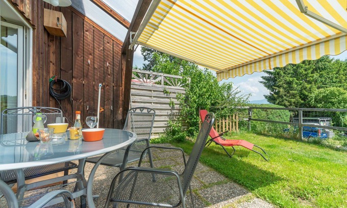Zandt House | Nice apartment in villa for 6 guests with WIFI, TV, terrace and pets allowed