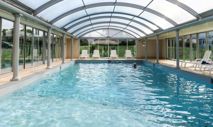 Crozon House | Nice apartment in villa for 6 people with WIFI, pool, TV, terrace and pets allowed