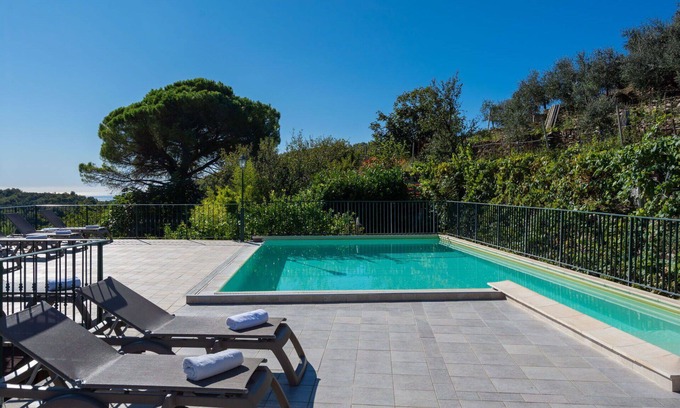 Valloria Apartment | Nice apartment for 4 guests with WIFI, pool, hot tub, TV and patio