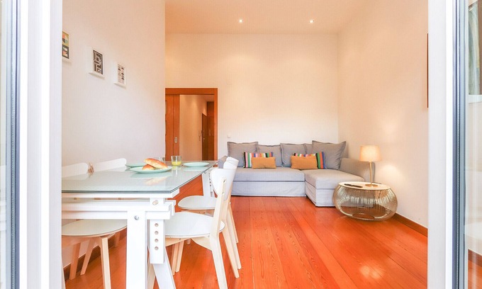 Alcantara Apartment | Nice apartment under April 25th Bridge for 4 people with a balcony