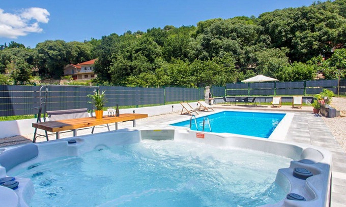 Donji Prolozac Apartment | Nice apartment with hot tub, A/C, WIFI, private pool, TV, terrace and panoramic view