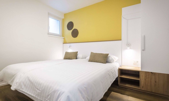 Strunjan Apartment | Nice apartment with WIFI, pool, A/C, TV, terrace, pets allowed, panoramic view and parking