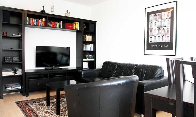 Zollstock Apartment | Nice, centrally located apartments in Cologne, streetcar stop in front of the door.