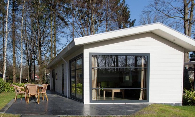 De Bult House | Nice chalet with dishwasher surrounded by forest