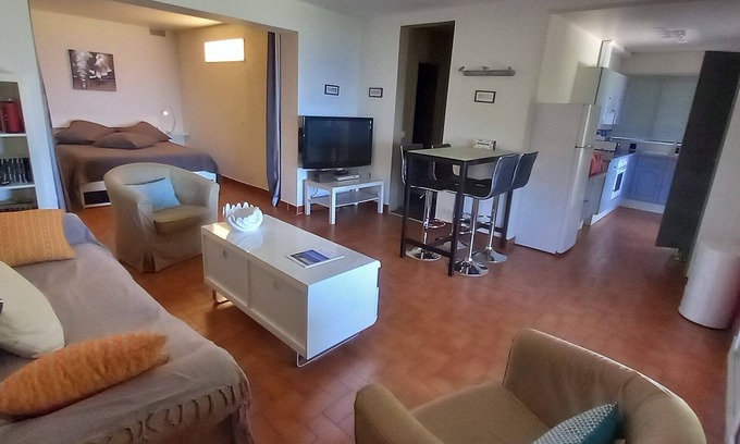 Cavalaire-sur-Mer Apartment | Nice flat 53m² air-cond garden WIFI swimmig pool tennis private pkg sea view