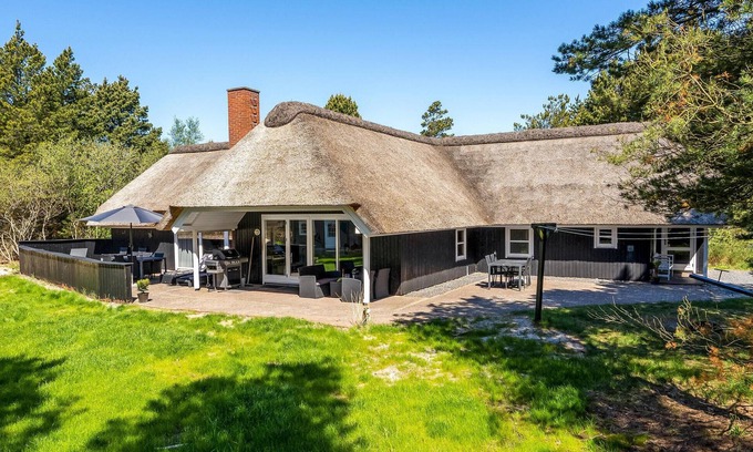 Blavand Strand House | Nice home in Blåvand with sauna