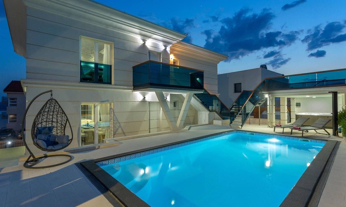 Crikvenica House | Nice home in Crikvenica with kitchen
