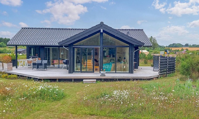 Krejbjerg House | Nice home in Ejstrupholm with kitchen