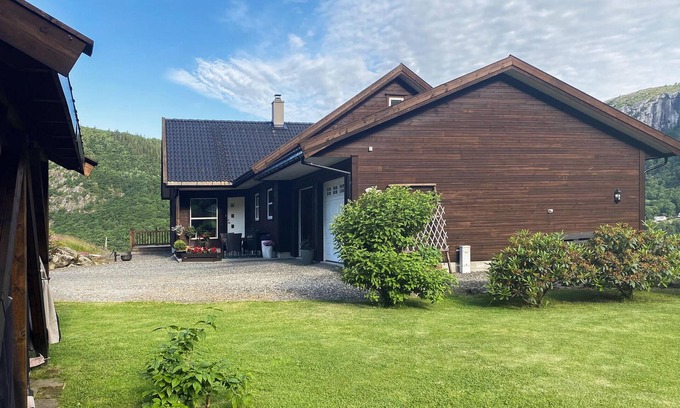 Farsund House | Nice home in Farsund with kitchen
