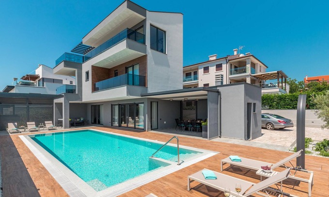 Fazana House | Nice home in Fazana with house sea view