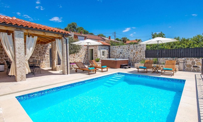 Vinodolska opcina House | Nice home in Grizane with sauna